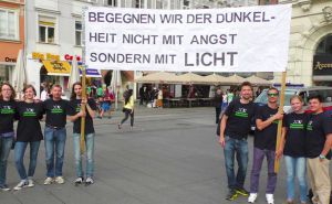 Begegnen wir der Dunkelheit nicht mit Angst, sondern mit Licht